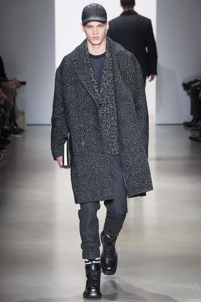 Look 18
